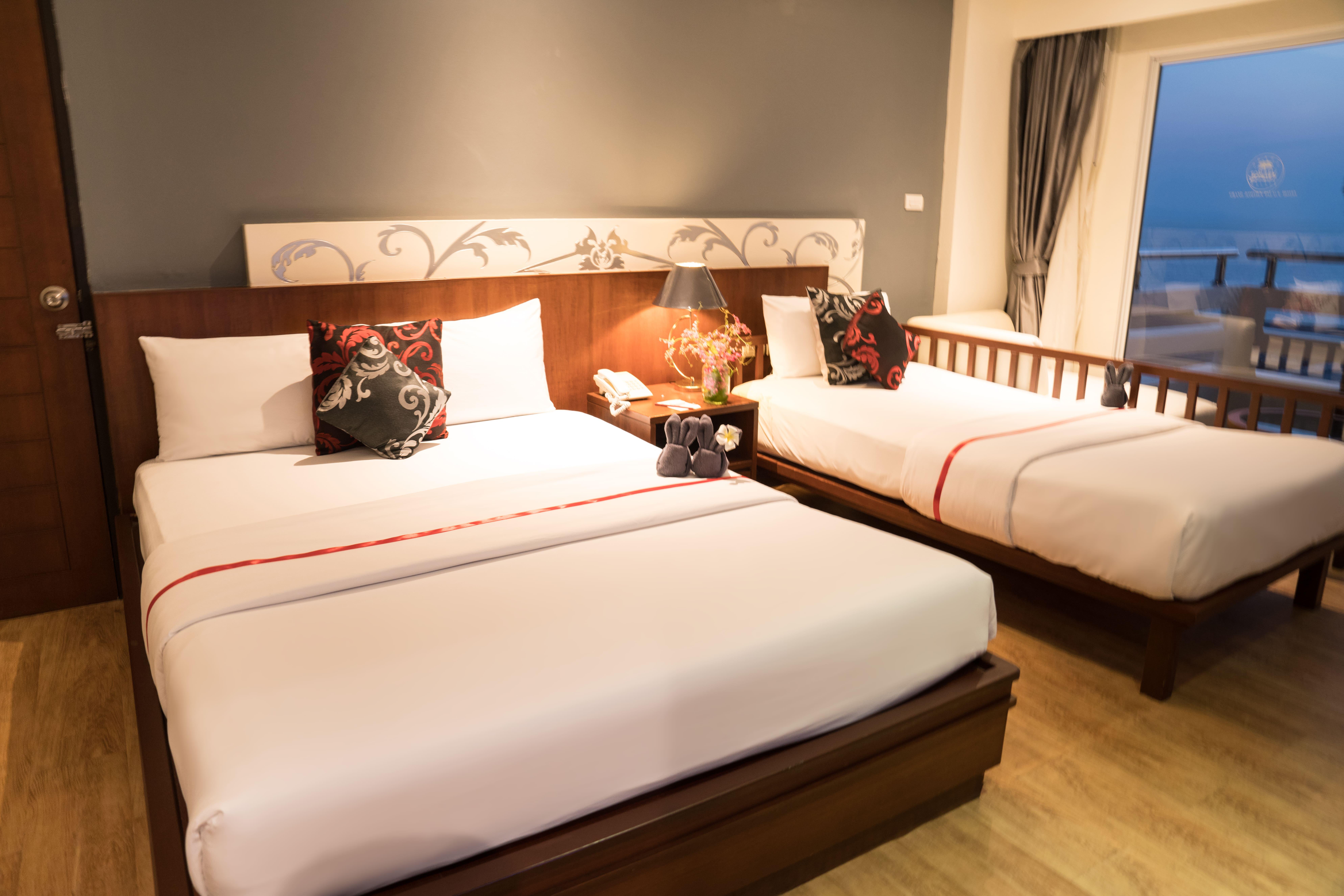 Grand Jomtien Palace Hotel - Sha Extra Plus Exterior photo