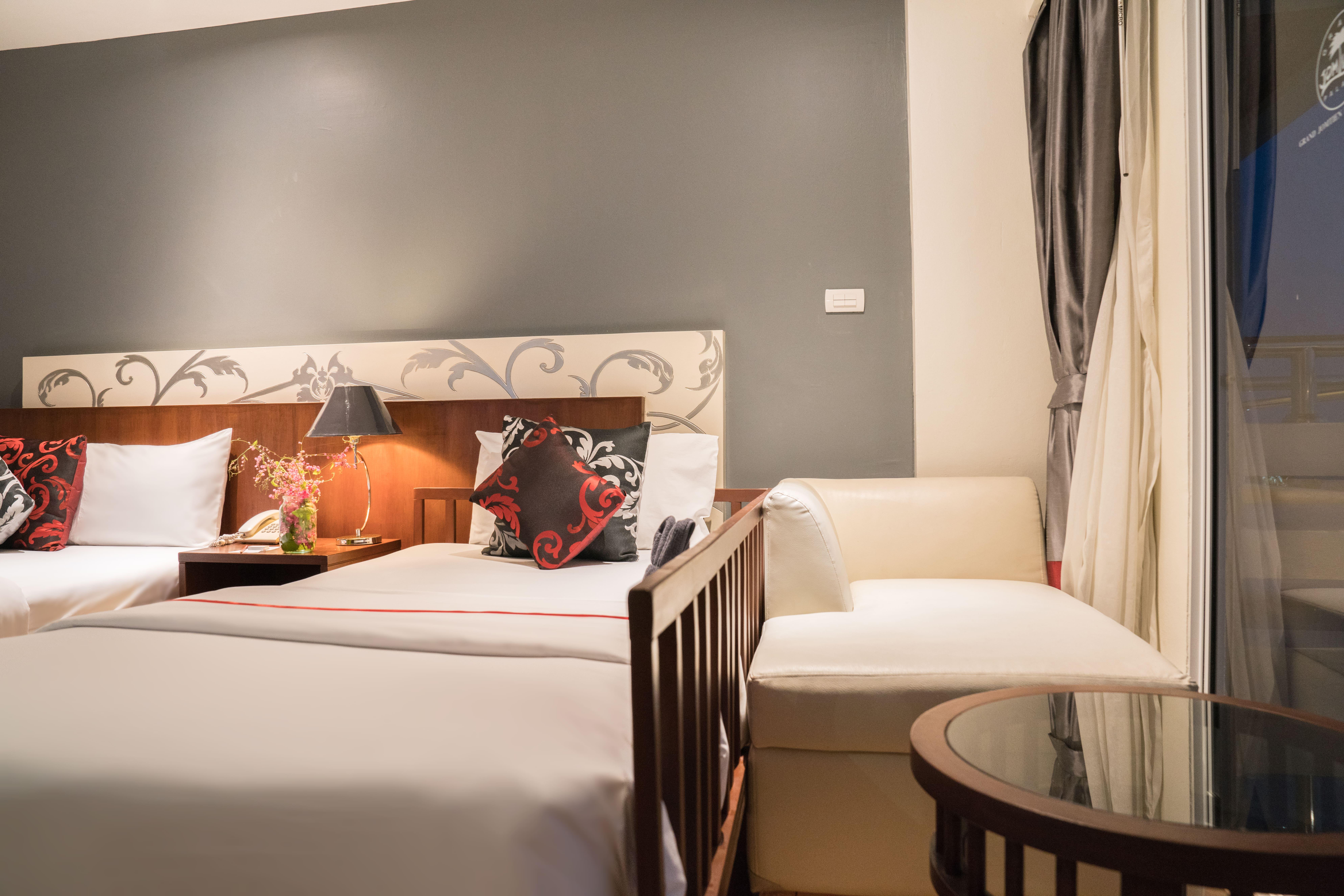 Grand Jomtien Palace Hotel - Sha Extra Plus Exterior photo