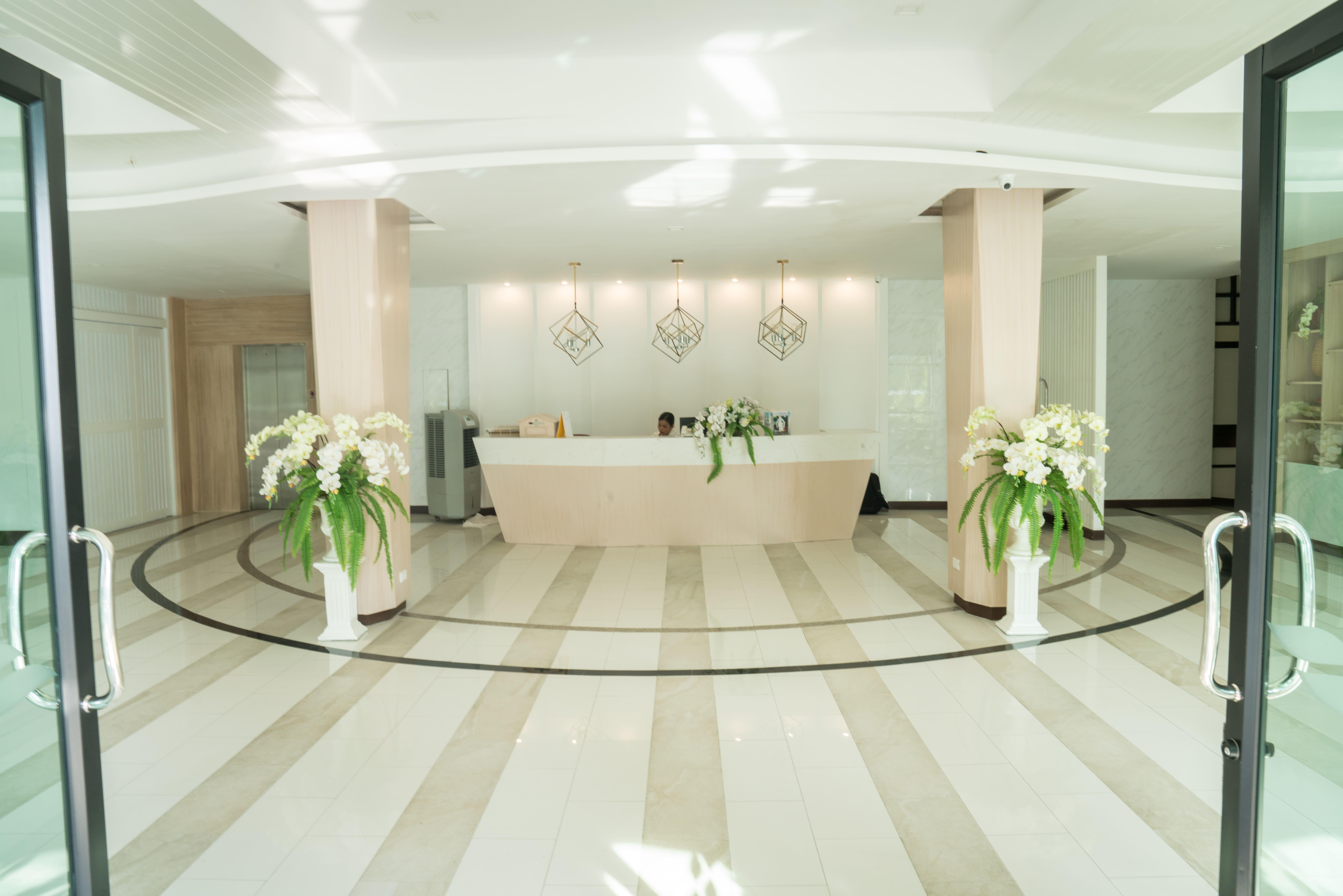 Grand Jomtien Palace Hotel - Sha Extra Plus Exterior photo