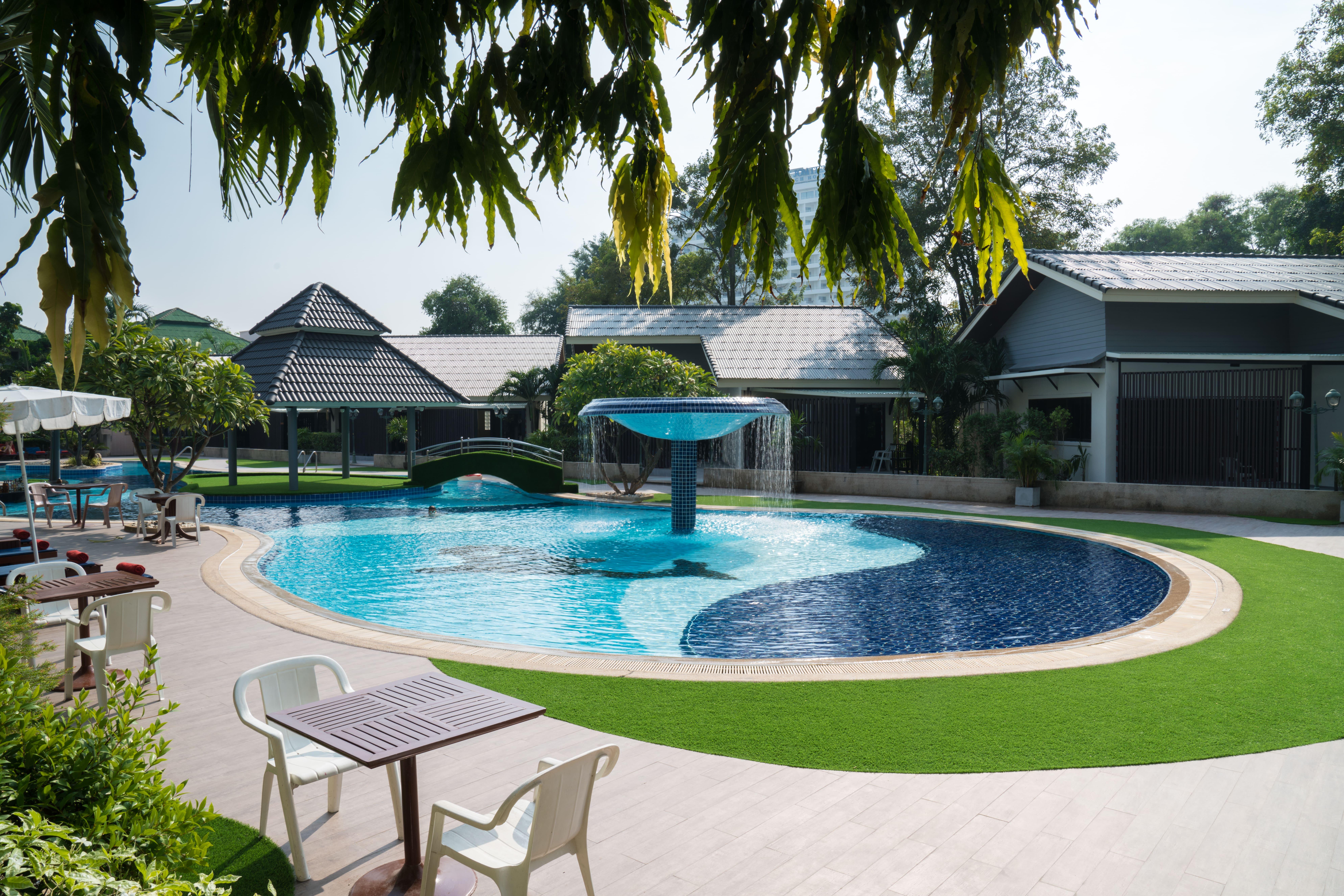 Grand Jomtien Palace Hotel - Sha Extra Plus Exterior photo