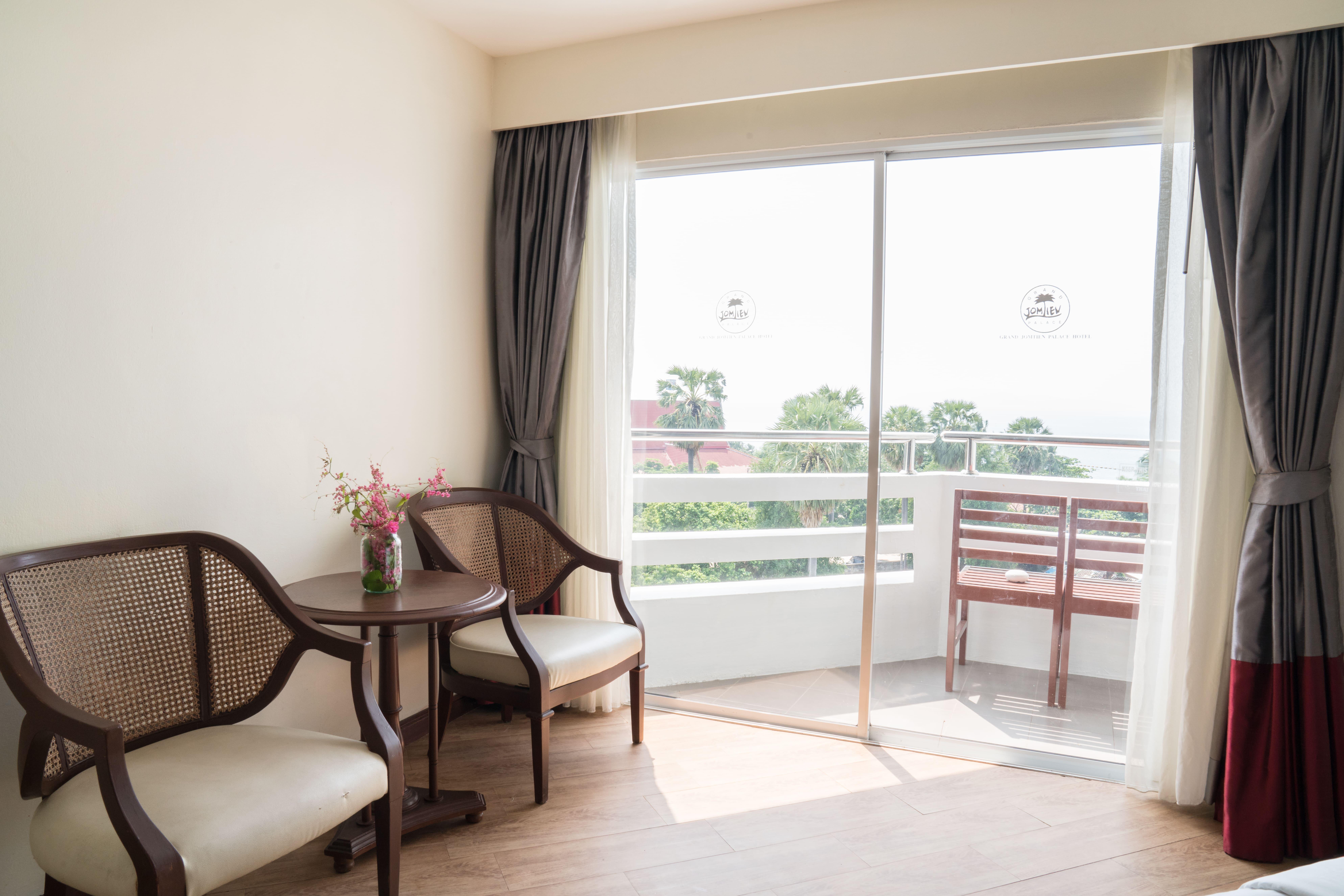 Grand Jomtien Palace Hotel - Sha Extra Plus Exterior photo