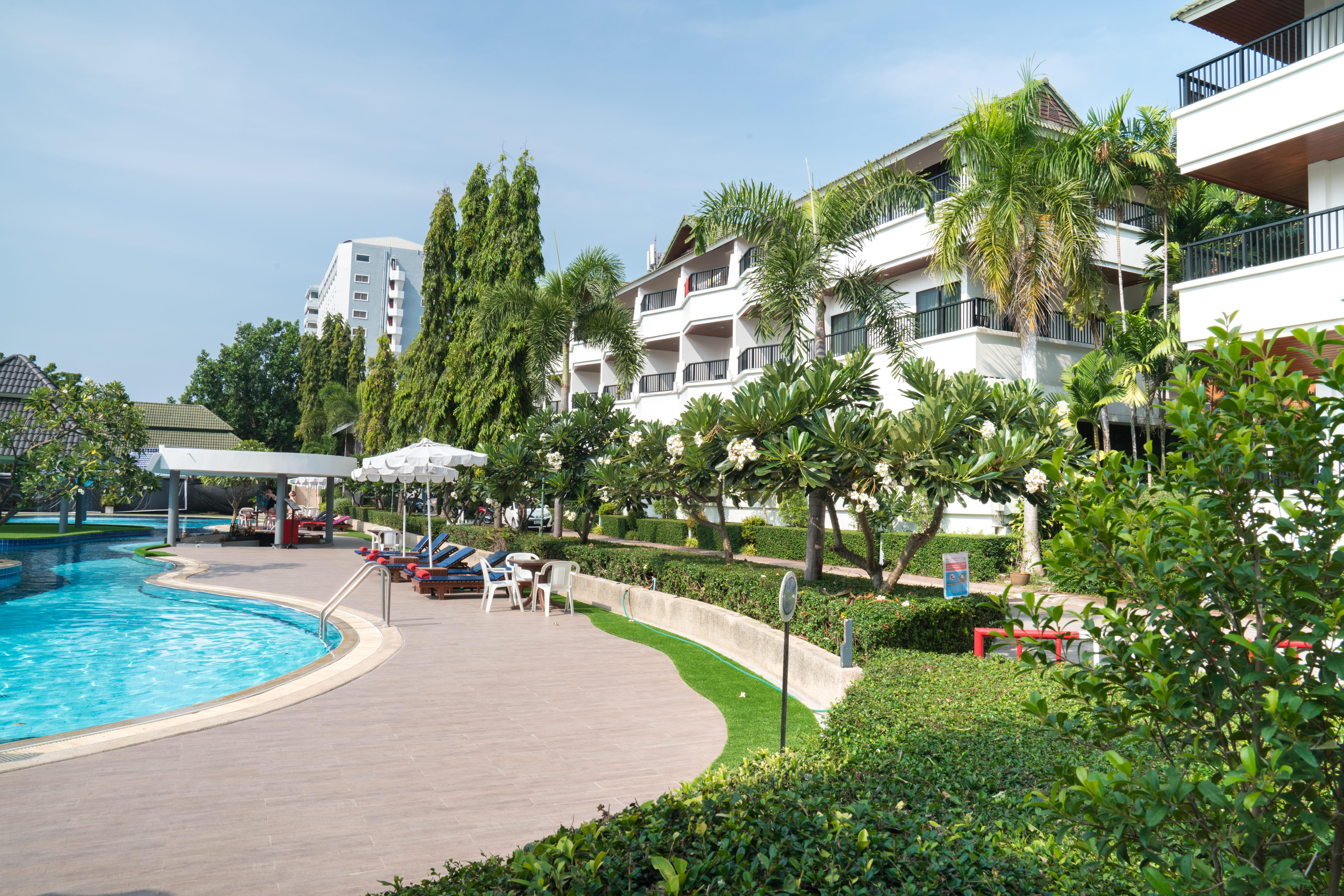 Grand Jomtien Palace Hotel - Sha Extra Plus Exterior photo