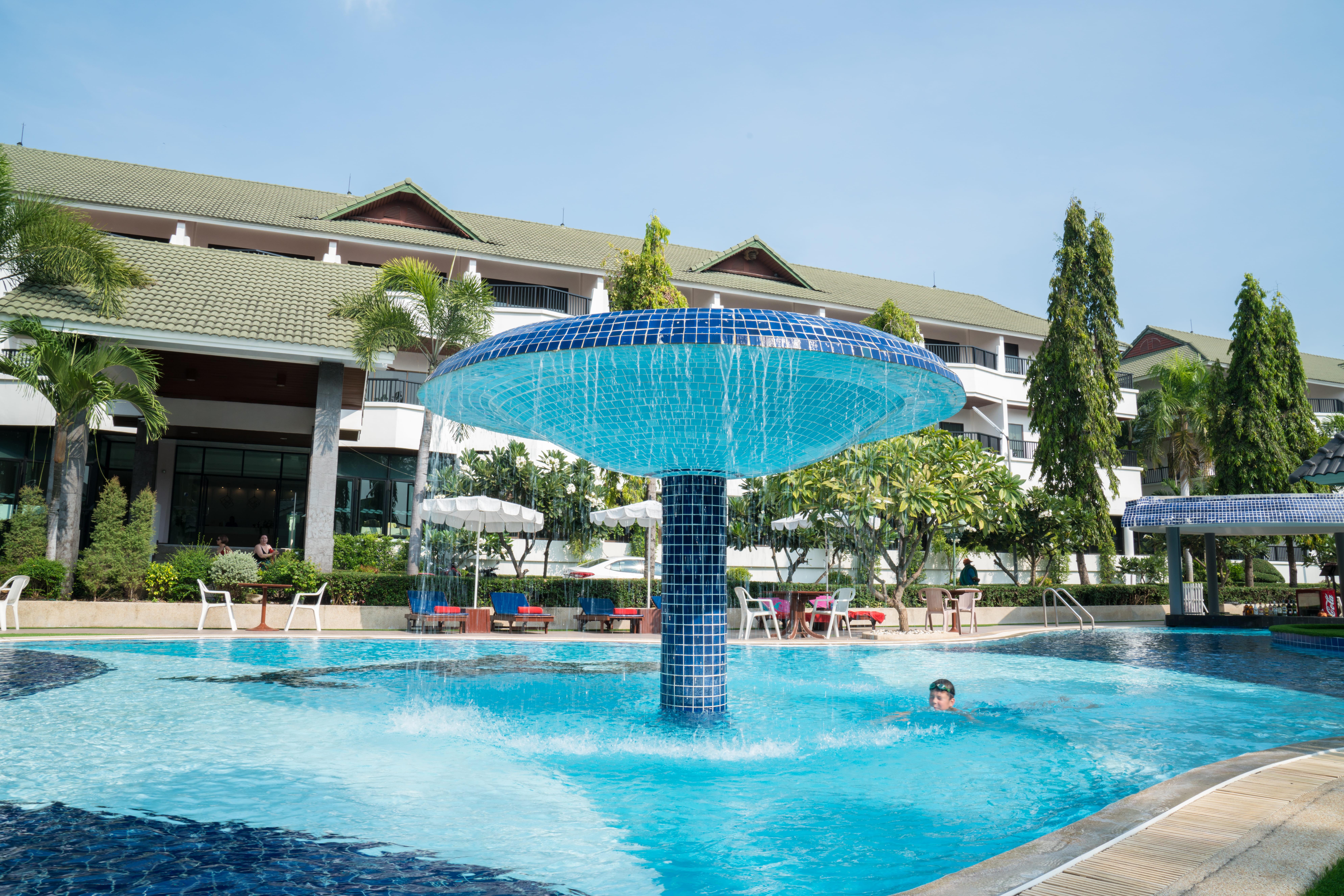 Grand Jomtien Palace Hotel - Sha Extra Plus Exterior photo