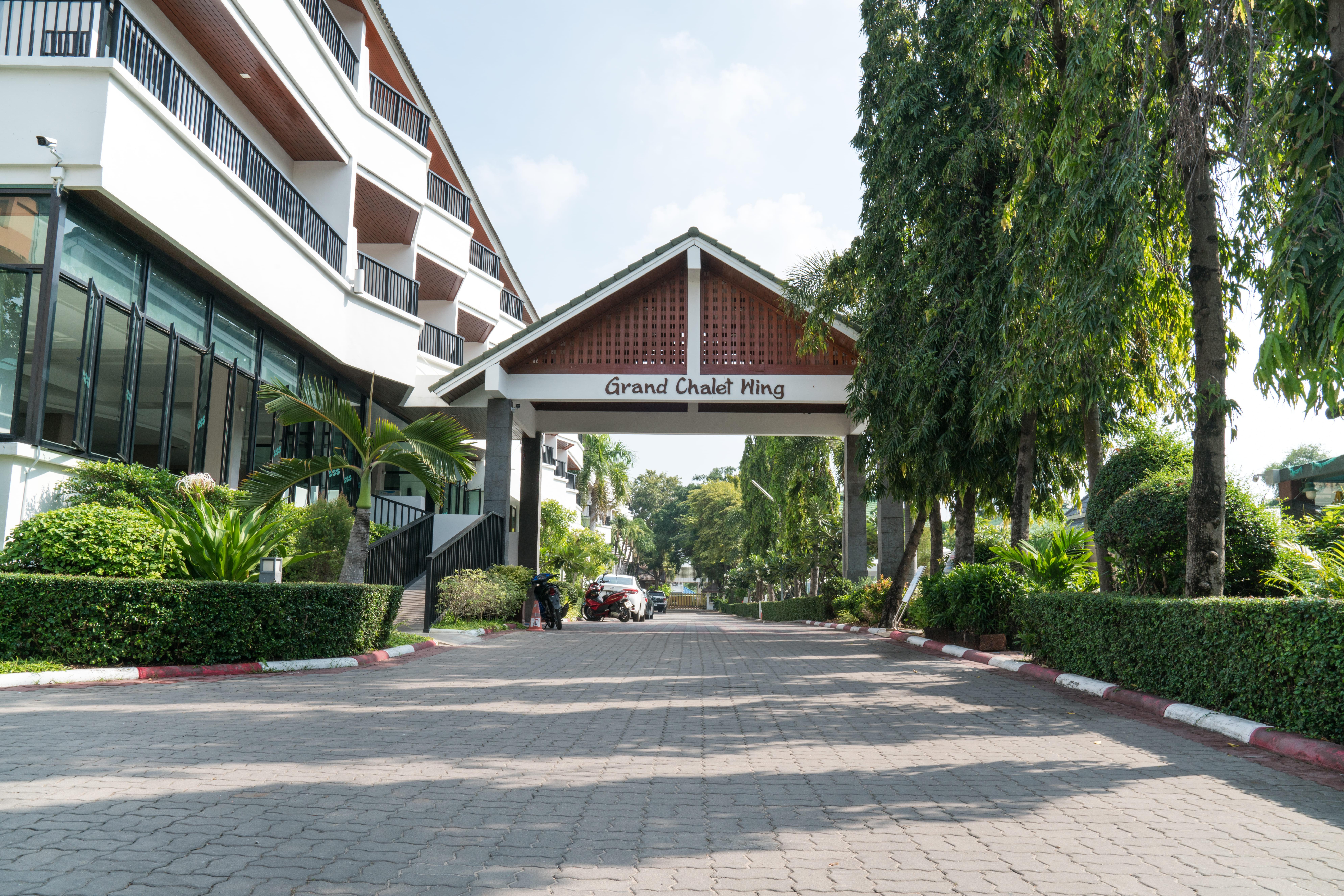 Grand Jomtien Palace Hotel - Sha Extra Plus Exterior photo