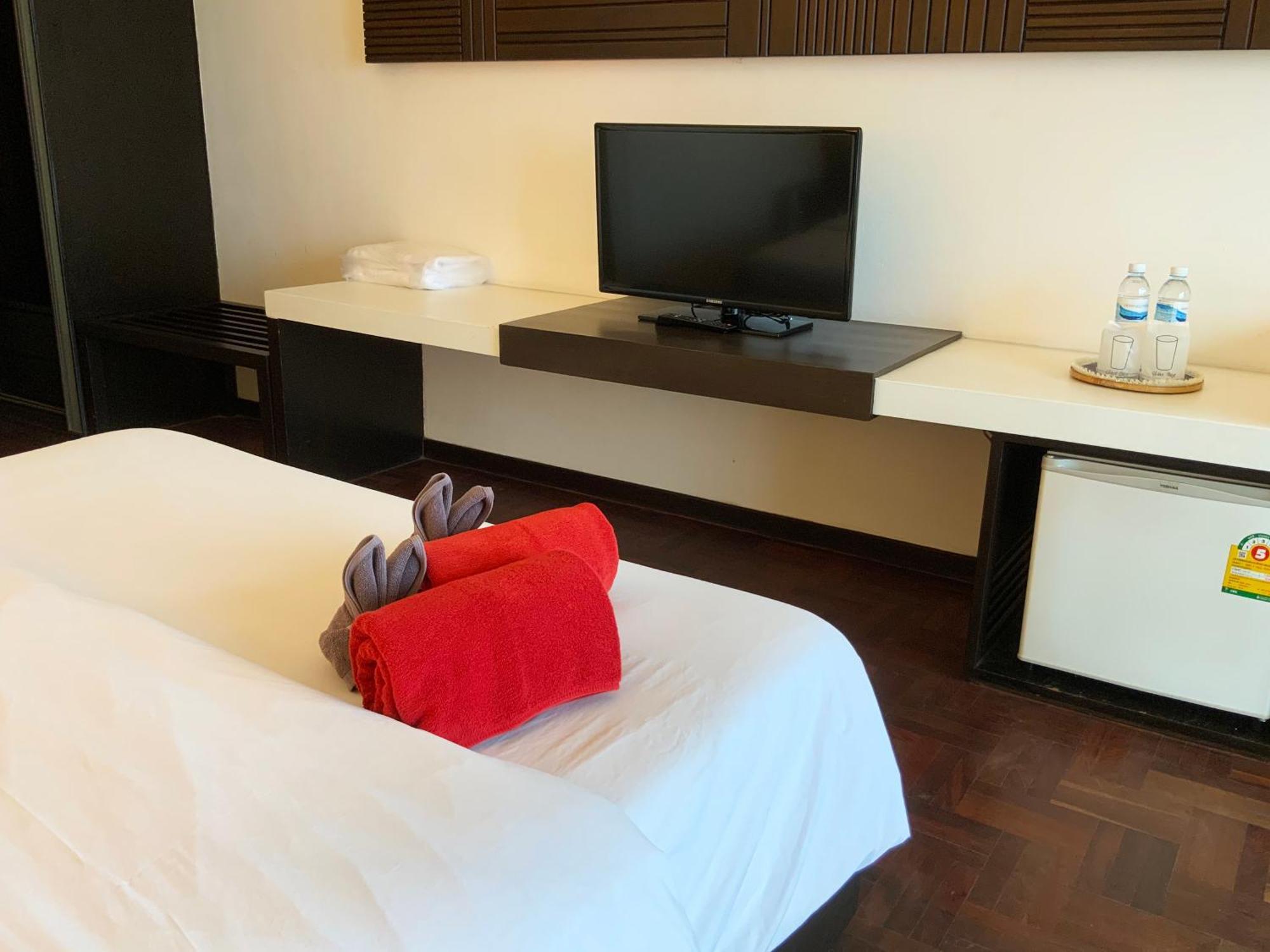 Grand Jomtien Palace Hotel - Sha Extra Plus Exterior photo