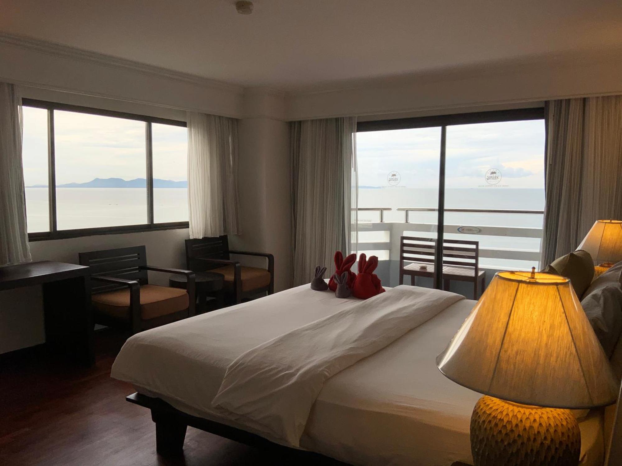 Grand Jomtien Palace Hotel - Sha Extra Plus Exterior photo