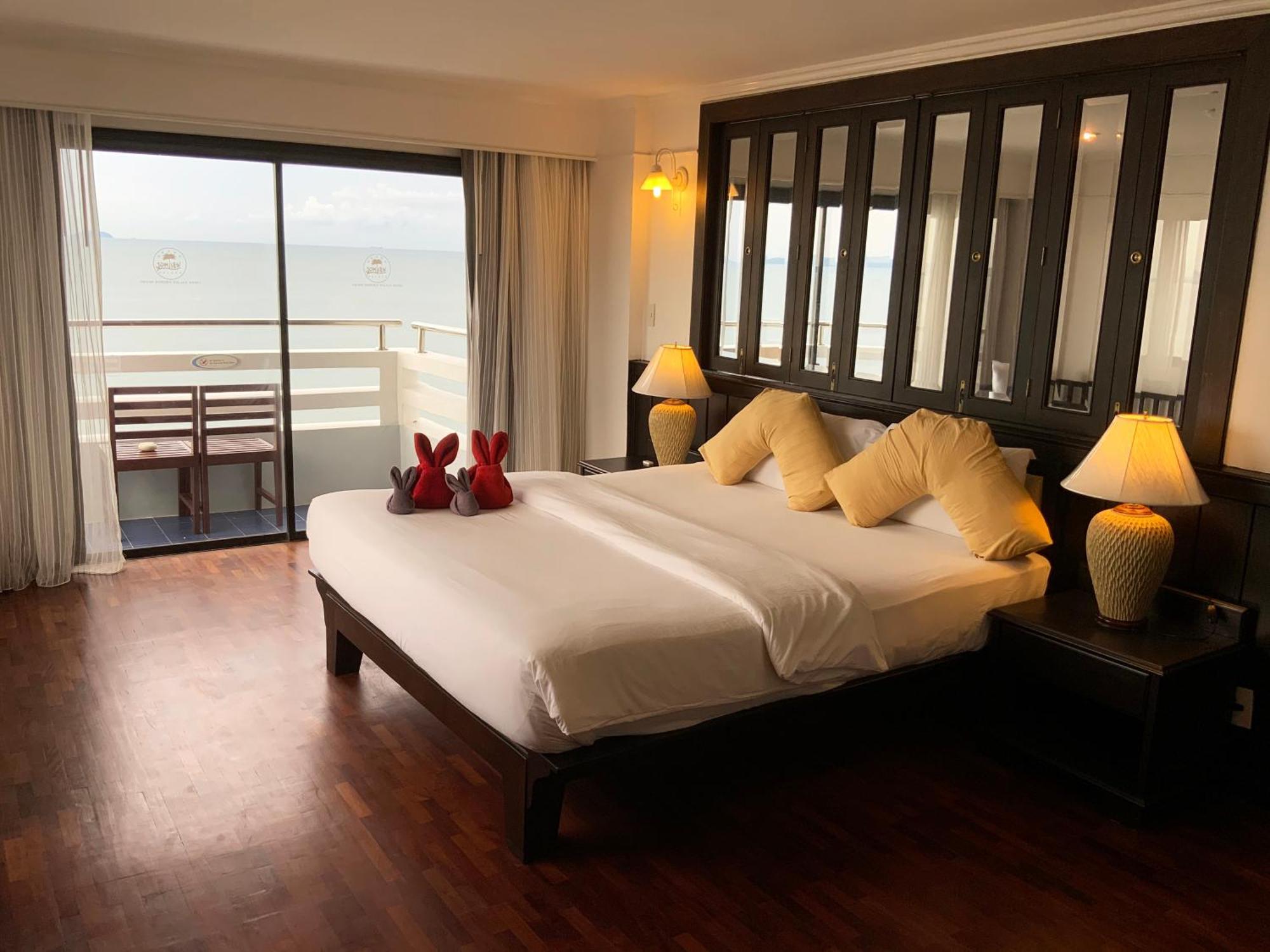Grand Jomtien Palace Hotel - Sha Extra Plus Exterior photo