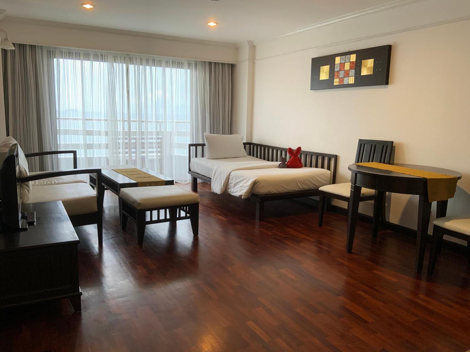 Grand Jomtien Palace Hotel - Sha Extra Plus Exterior photo