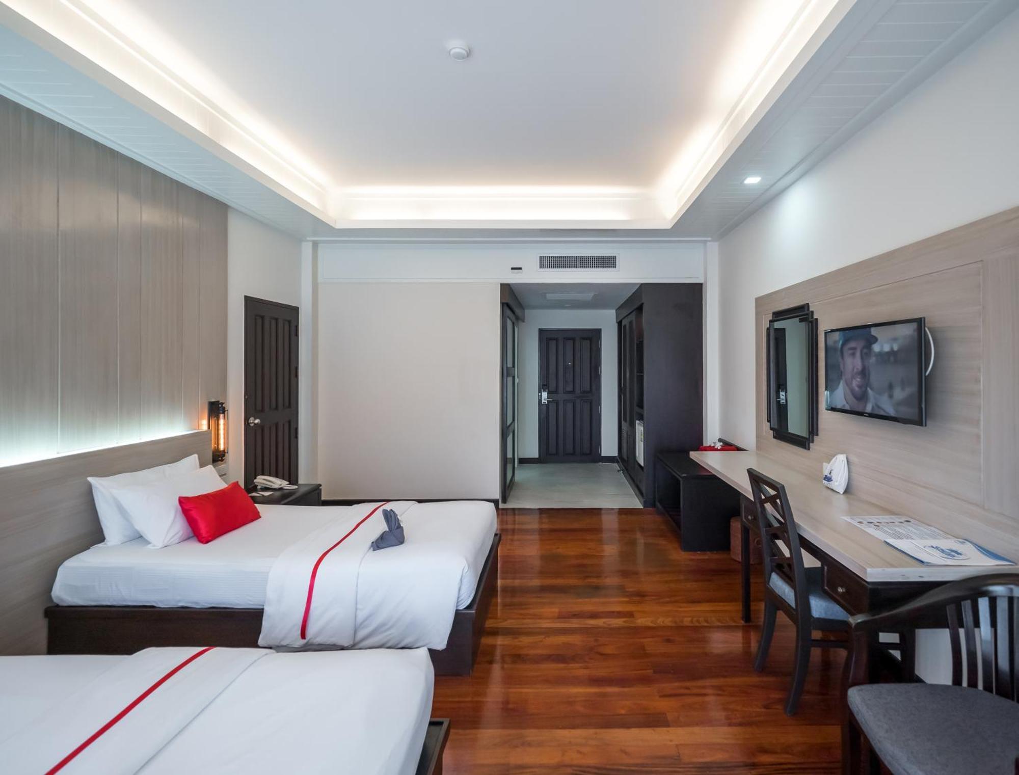 Grand Jomtien Palace Hotel - Sha Extra Plus Exterior photo